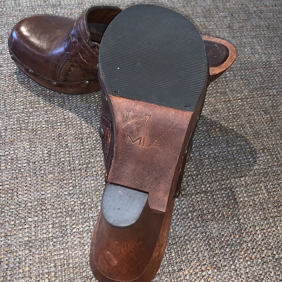 BNWOT Leather Clogs by MIA - Picture 6 of 7